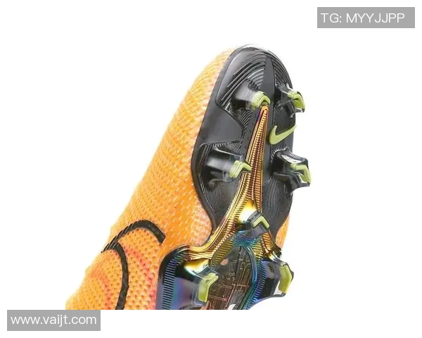 足球明星们的鞋履选择揭秘：他们在场上穿什么鞋才能展现最佳表现